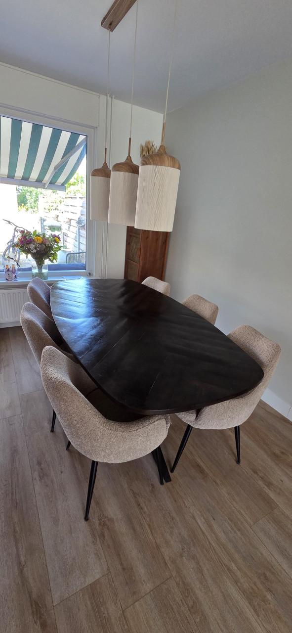 Eettafel, ovaal met visgraat blad