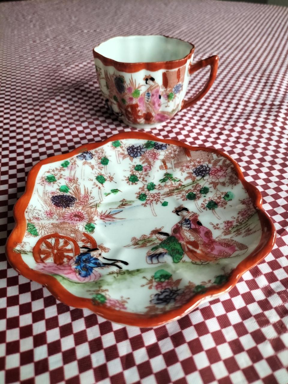 Chinees poreselein theekopje en schotel