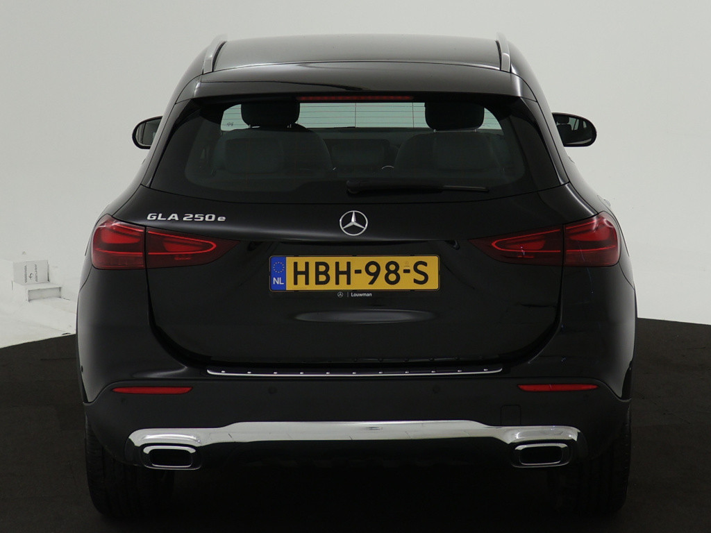 Mercedes-Benz Gla-klasse 250 e face lift plug-in hybride | dodehoek assist 