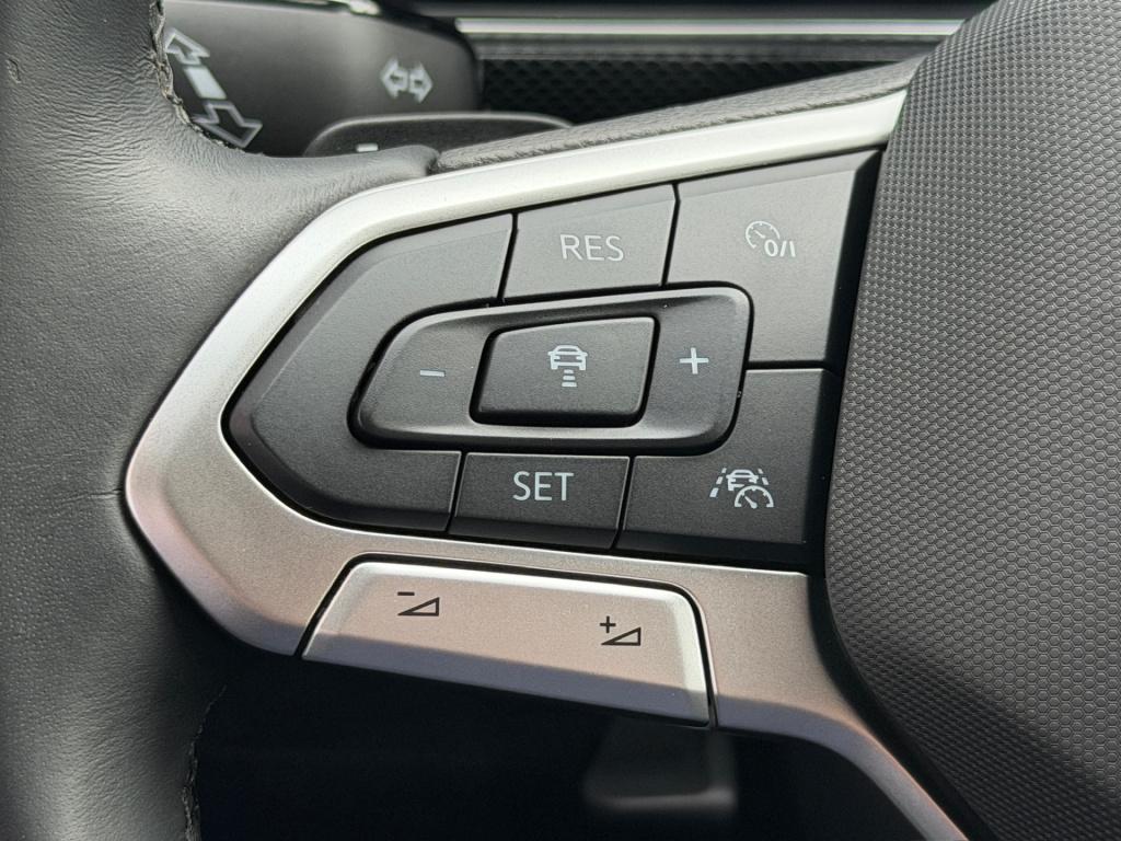 Volkswagen T-cross 1.5 tsi 150pk dsg r-line | camera | trekhaak | navi | iq