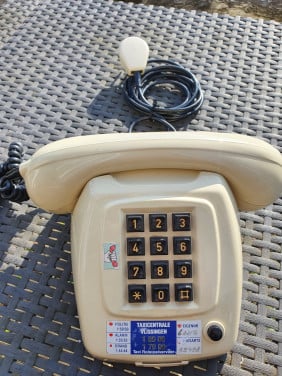 Vintage Jaren 70 huistelefoon T65-TDK de Luxe, is in zeer goede staat....