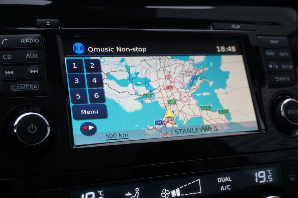 Nissan Qashqai 1.2 n-connecta climate / navi / camera / glazen dak / parkee