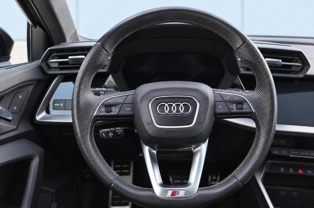 Audi A3 limousine 35 tfsi s edition 150pk s tronic