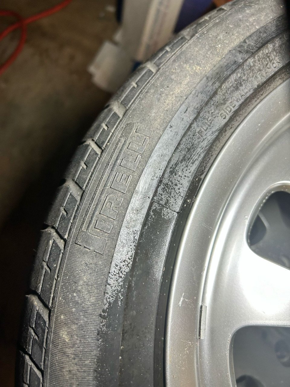 BMW 3 SERIE LICHT METALEN VELGEN-PIRELLI ZOMERBANDEN