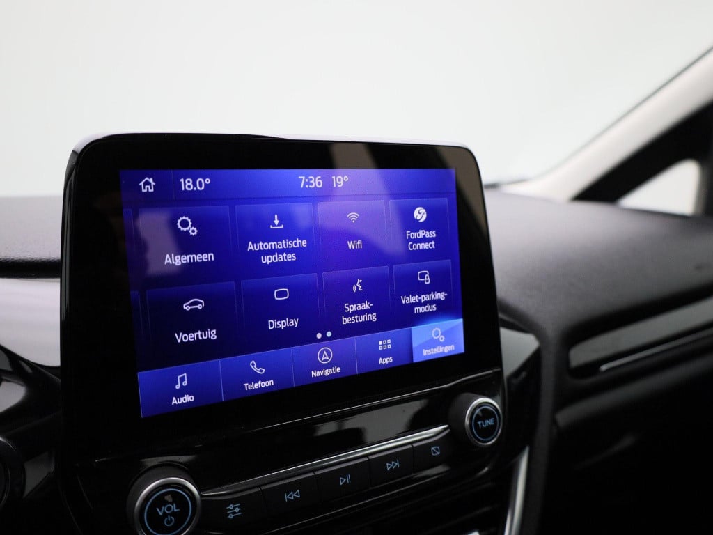 Ford Fiesta 1.0 ecoboost titanium x | lmv | parkeer sensoren | navigatie | 