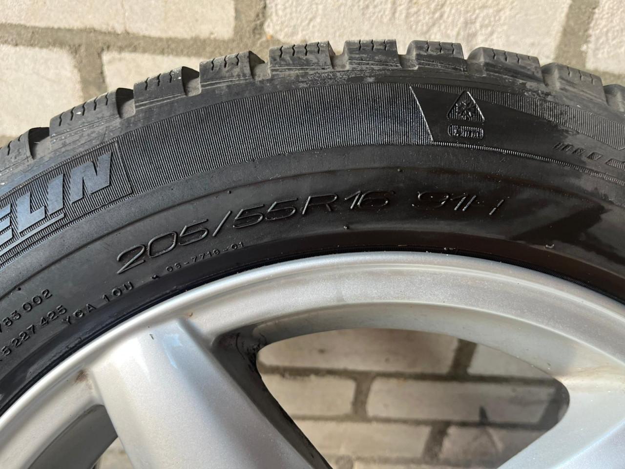 Lichtmetalen velgen met winterbanden voor bijv. VW Golf of Audi A3