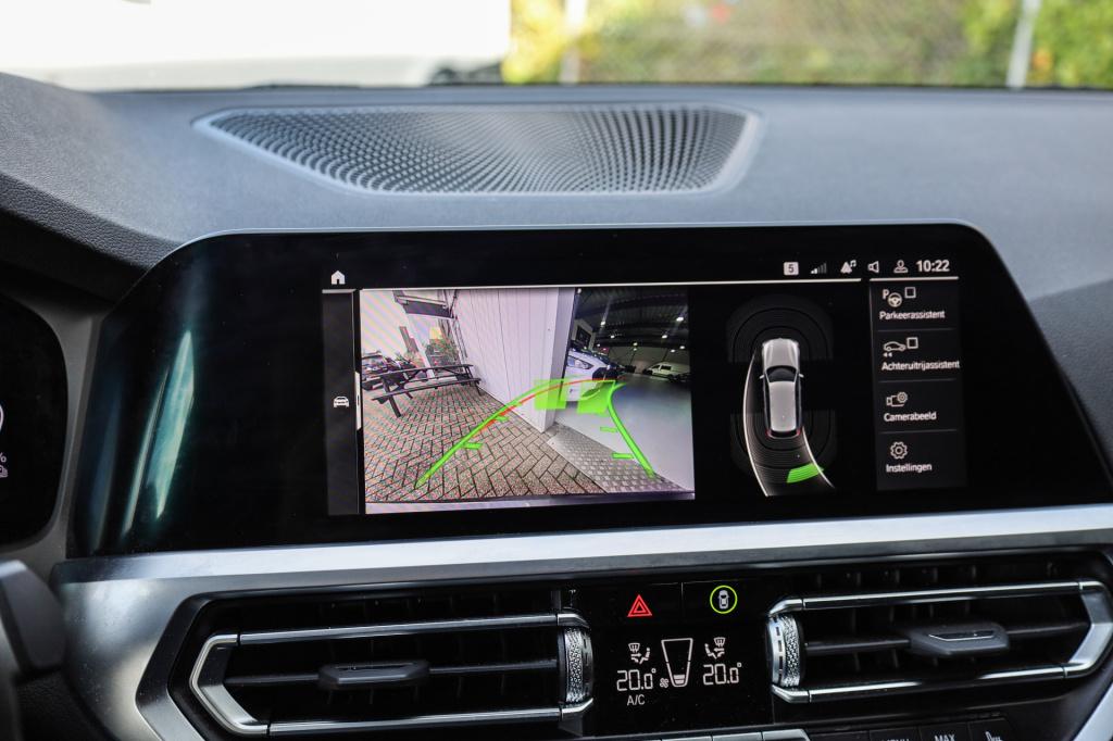 BMW 3-serie touring 330e m sport cam i trekhaak i acc i 292pk