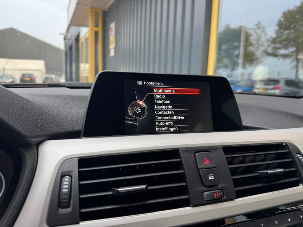 BMW 3-serie 318i executive automaat