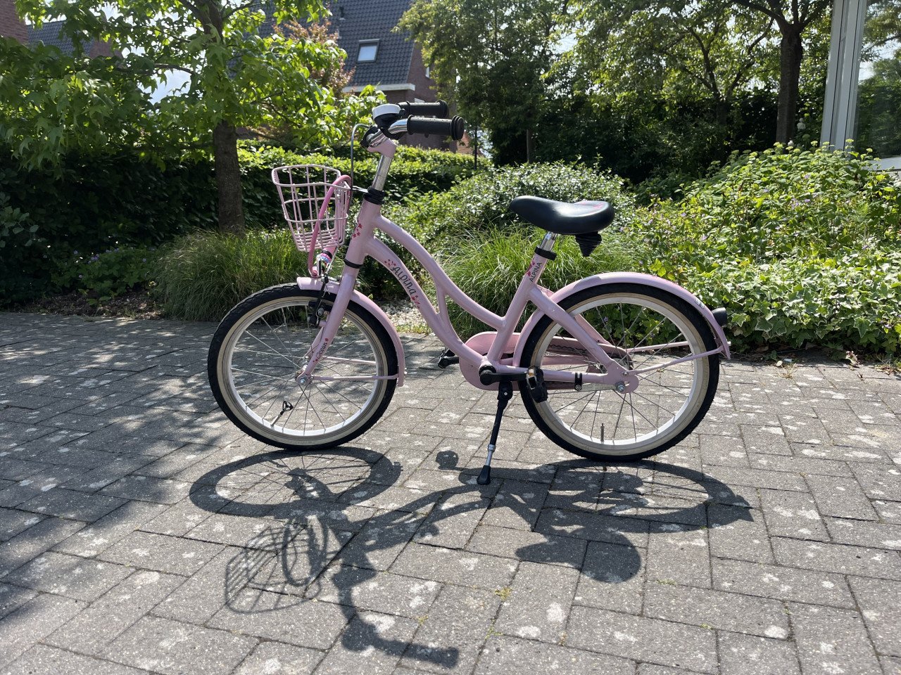 Roze kinderfiets