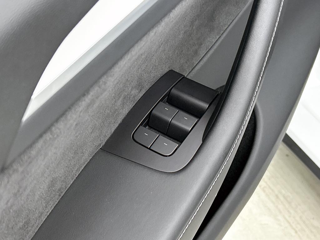 Tesla Model Y performance awd 75 kwh | leder | parkeercamera | schuif-kante