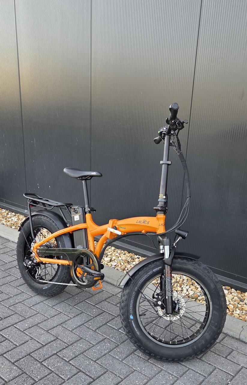 Zeer nette Lacros Mustang Orange inclusief 2x 561.6Wh accu.