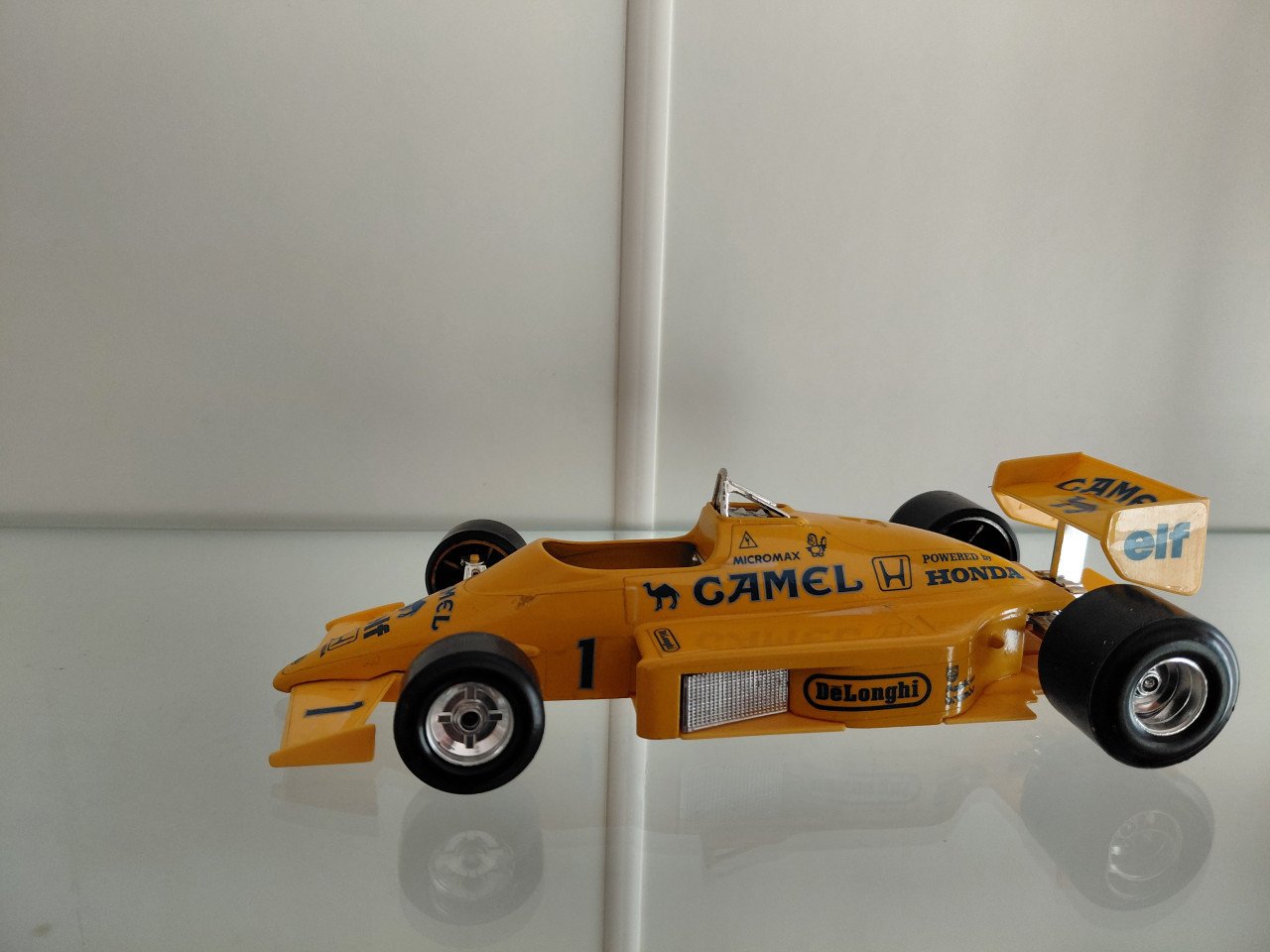 Formule 1auto's  Burago schaal 1:24 6 stuks