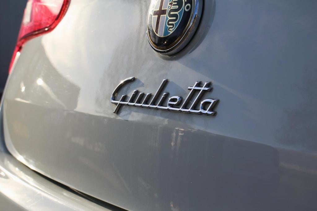 Alfa Romeo Giulietta 1.4 turbo super- sportiva - leer/alcantara - stoelverw