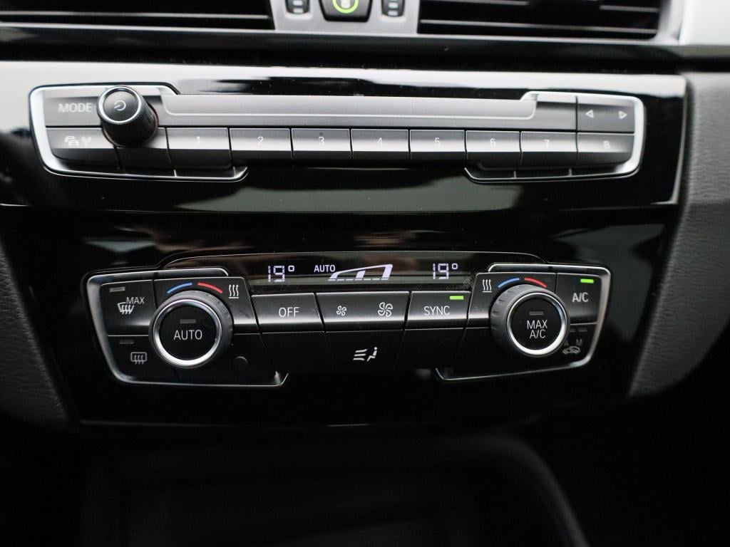 BMW X1 sdrive20i executive | automaat | apple carplay / android auto | pano