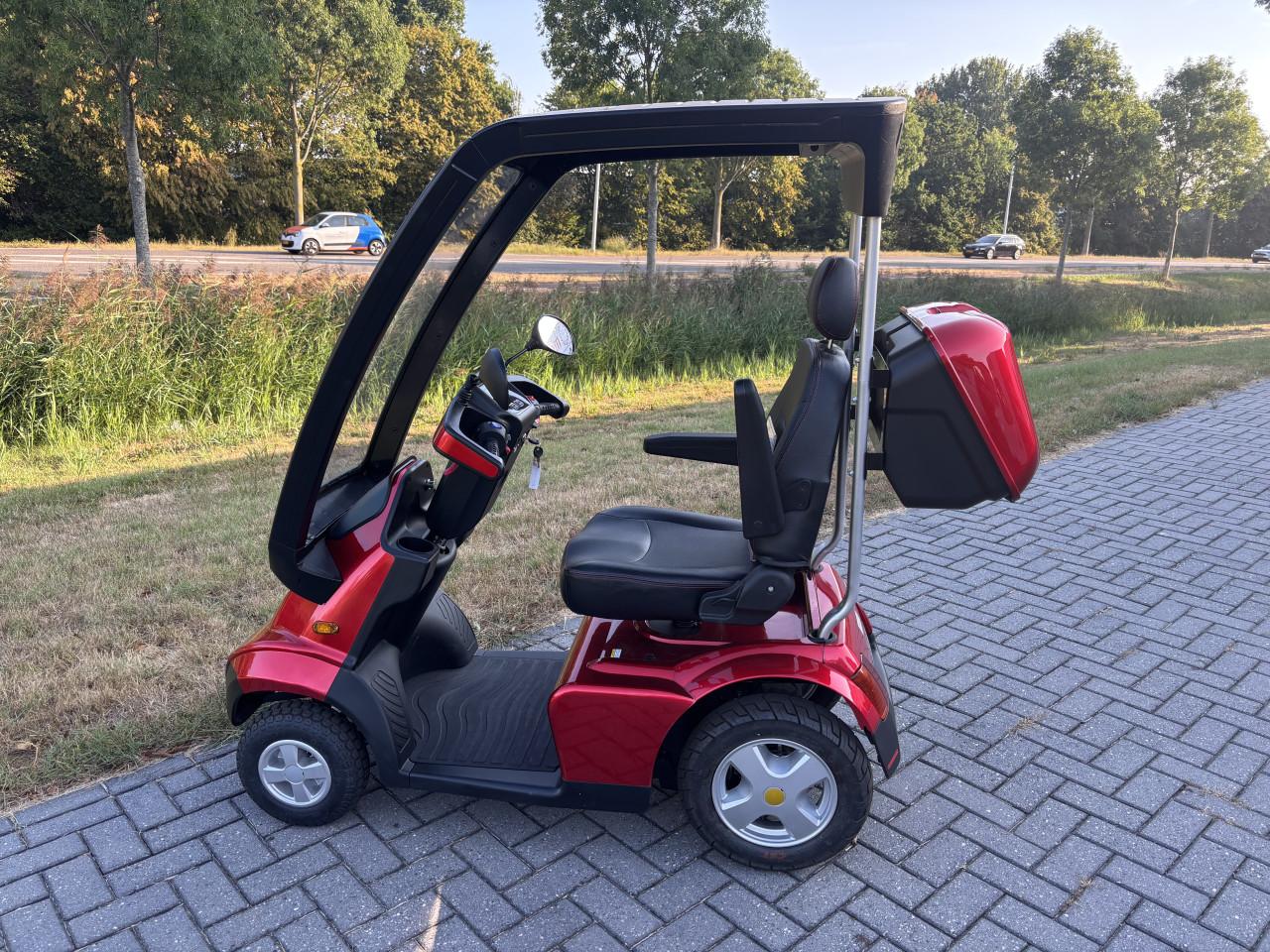 Nieuwe scootmobiel 4 wiel met overkapping