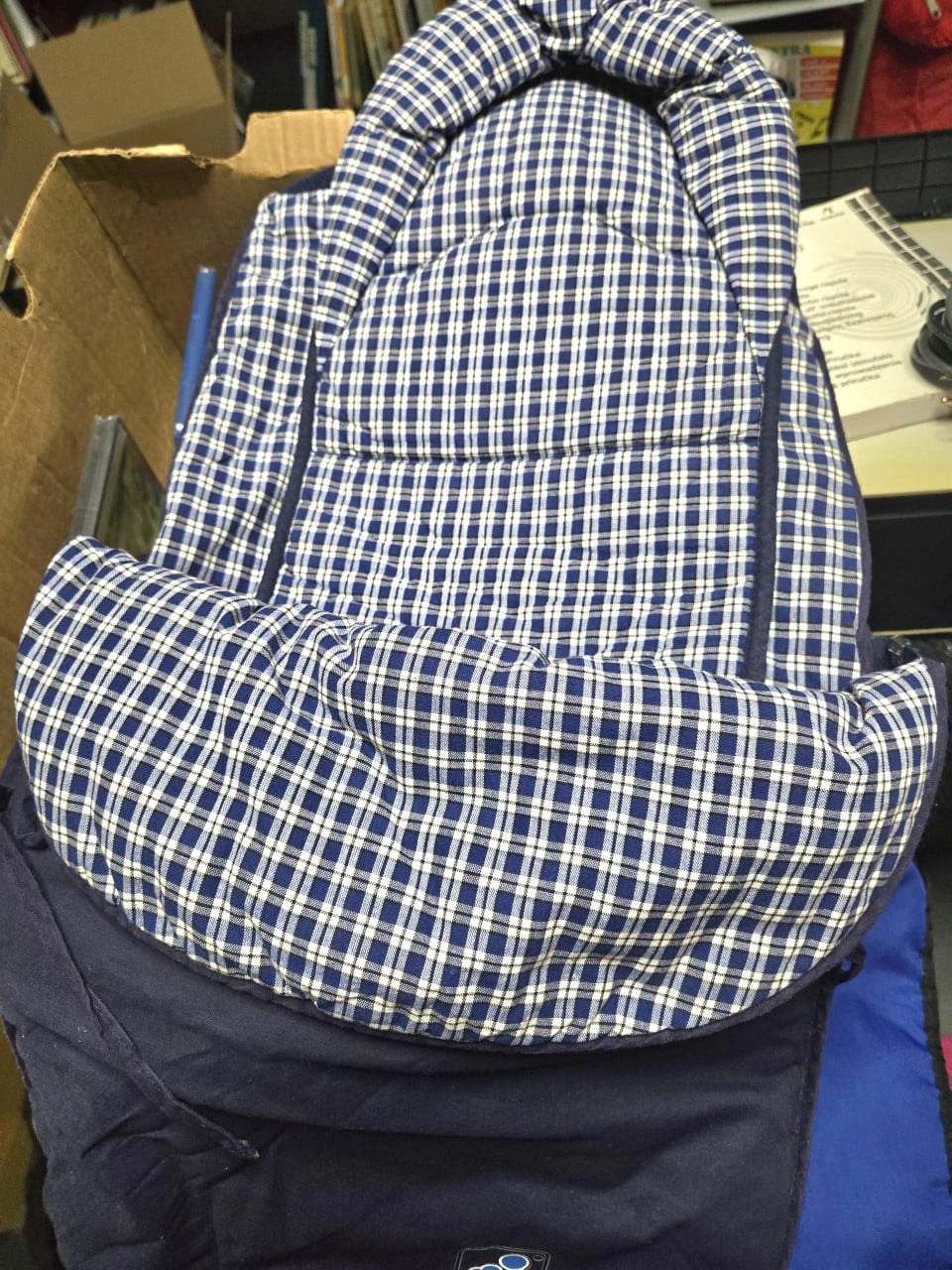 Donkerblauwe Maxi-Cosi voetenzak  Incl. Verkleinkussen.