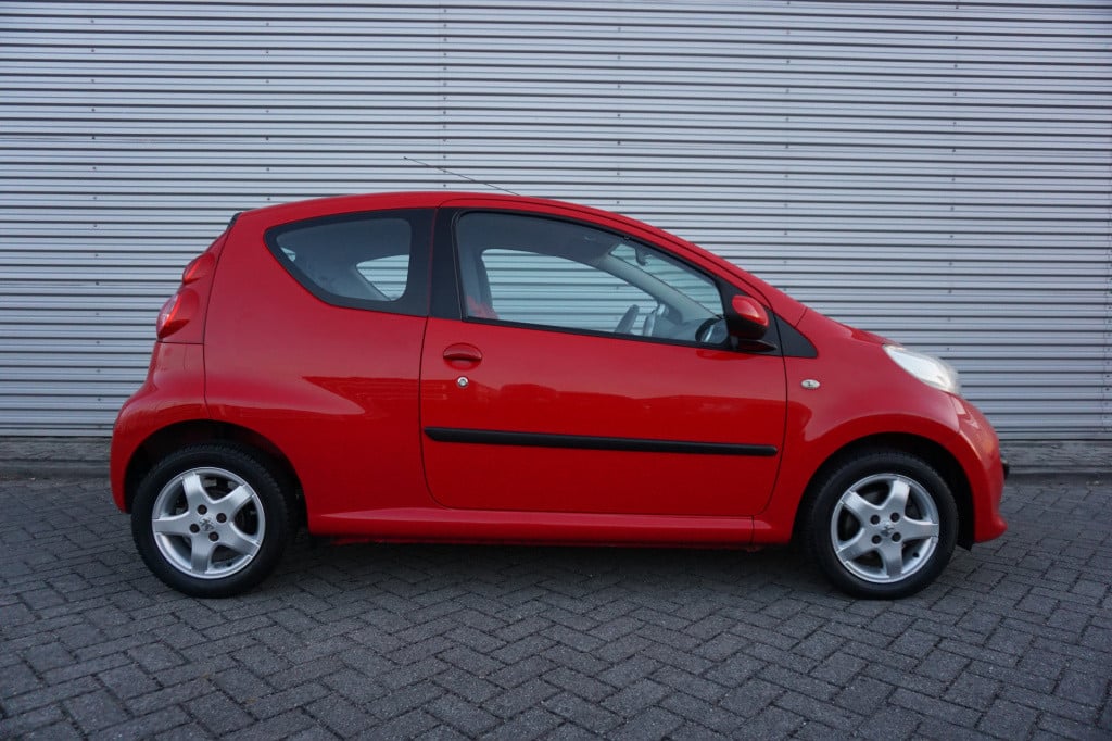 Peugeot 107 1.0-12v xs urban move airco / elektr. ramen / lm velgen / nap -