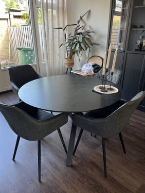Ronde zwarte Eettafel 120 + 4 stoelen antraciet
