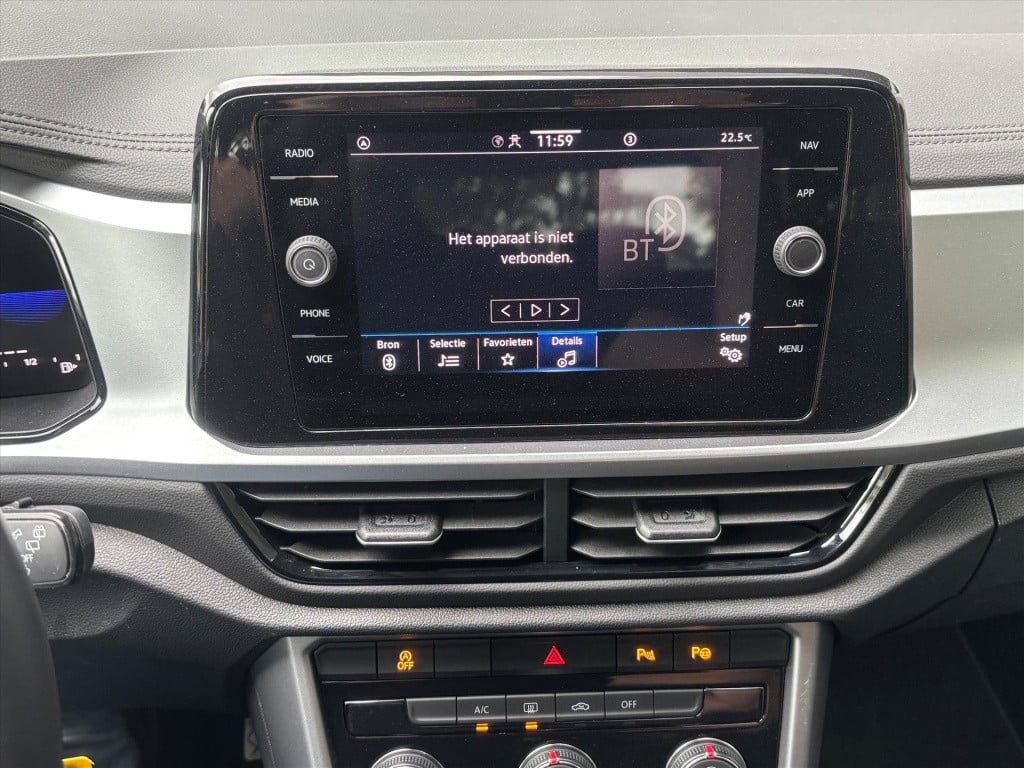 Volkswagen T-roc 1.0 tsi 110pk life| carplay| autom inparkeren|led| rijklaa