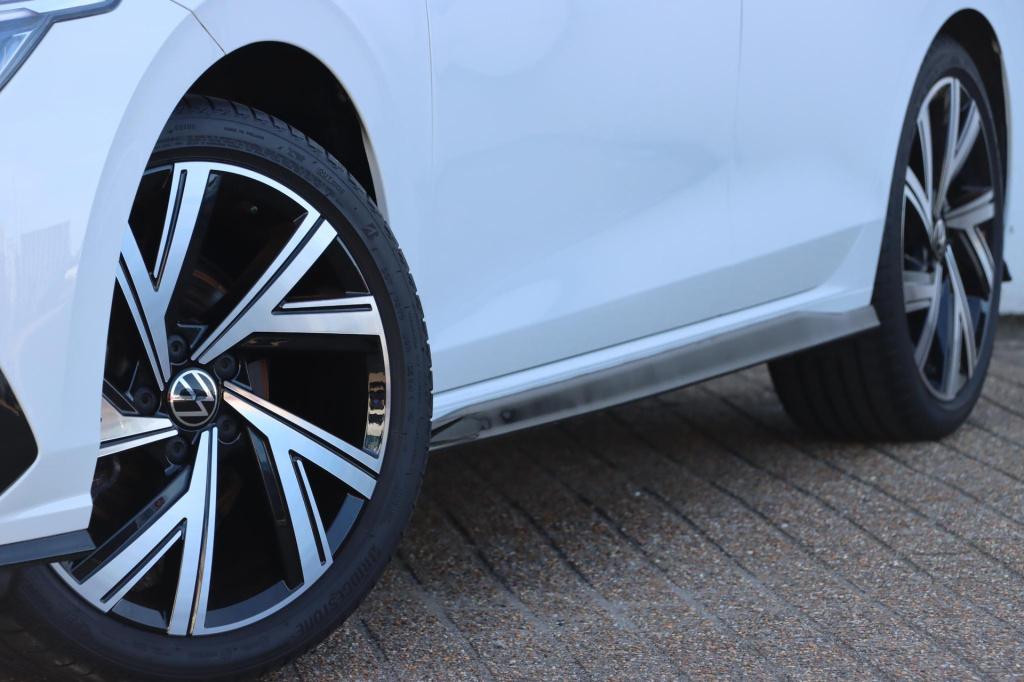 Volkswagen Golf 1.5 etsi r-line 150pk dsg7