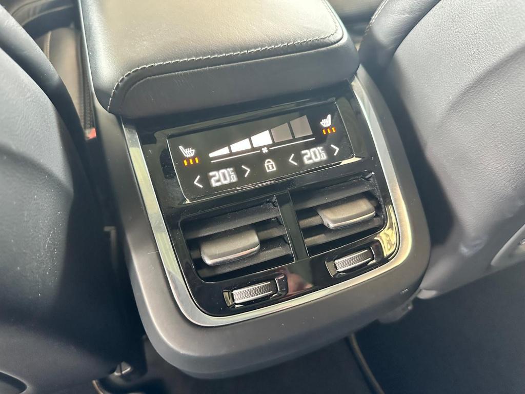 Volvo XC60 2.0 d5 awd r-design luchtvering | standkachel