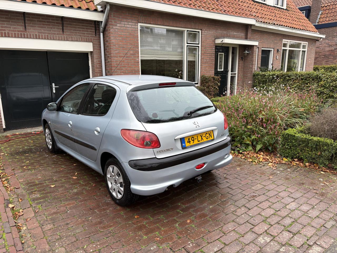 Te koop: Peugeot 206, 5 deurs , slechts 70.671 km gereden