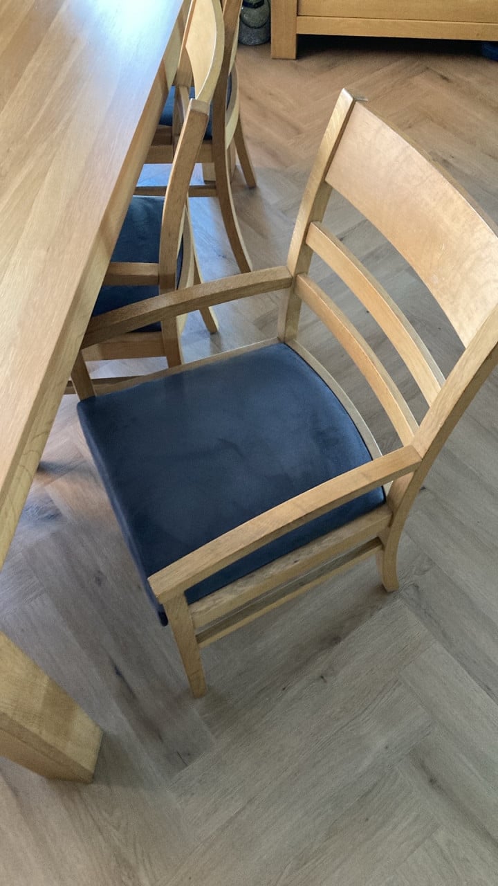 Eethoek met 6 stoelen, eikenhout.