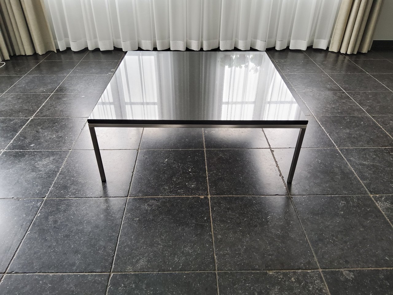 Metaform DD gepolijst granieten salontafel