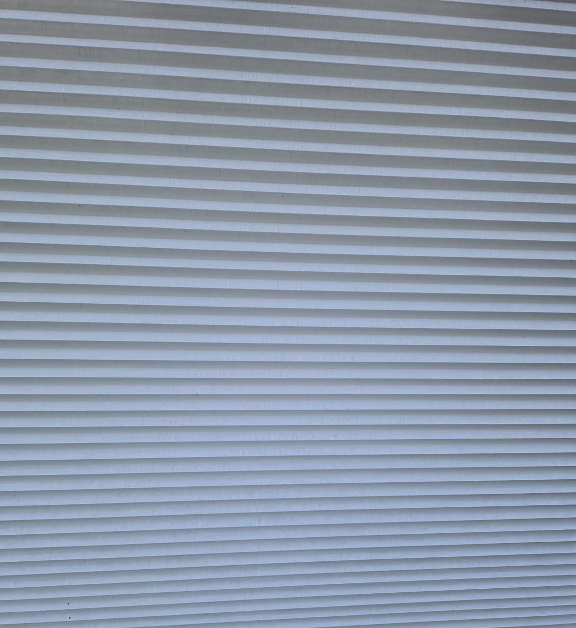 Luxaflex witte smalle lamellen horizontaal