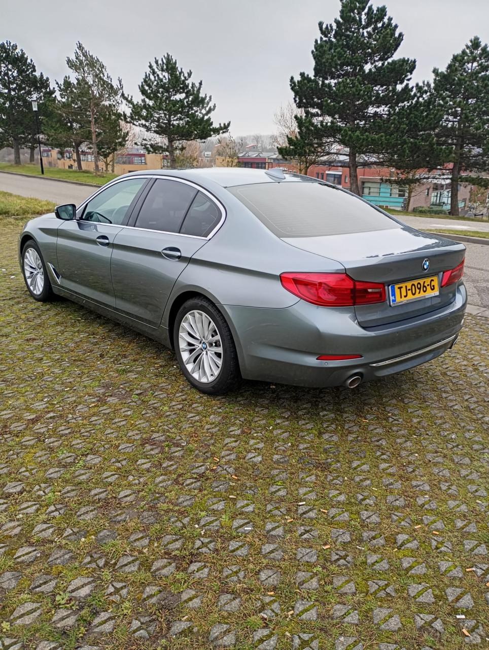 BMW 520i Business Edition | Leder | Trekhaak | APK 11-2026