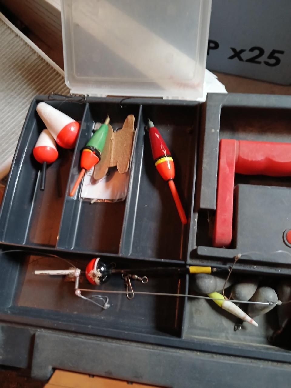 Te koop visspullen dobbers loodjes