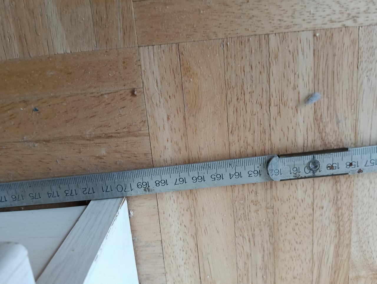 Bedachterwand met kasjes, zonder bed