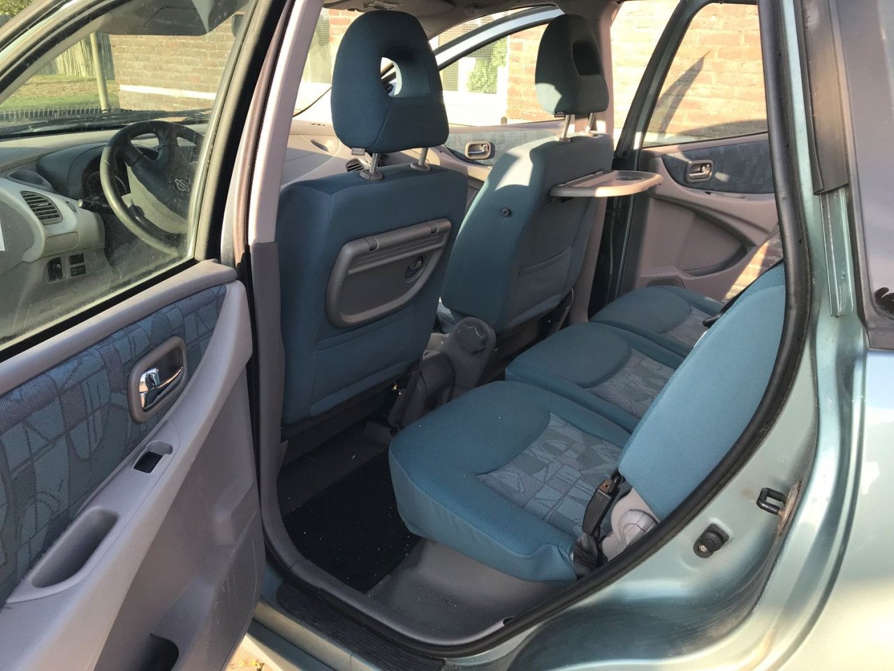 Nissan Almera Tino
