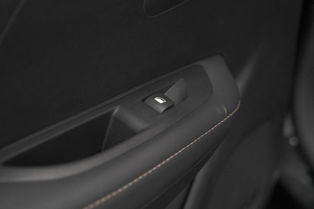 Peugeot 208 puretech 100 allure | parkeersensoren | navigatie | apple carpl