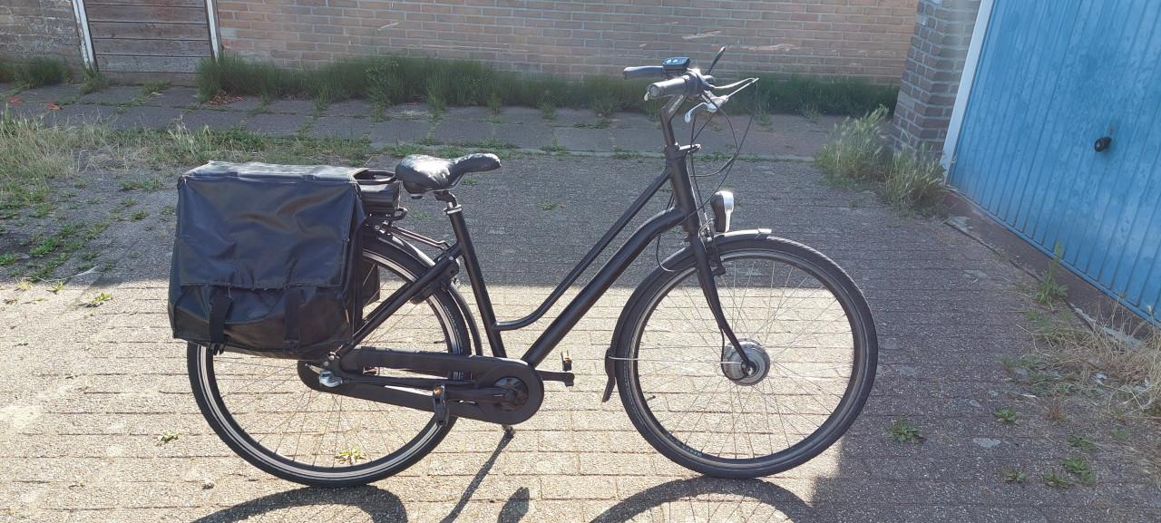 Mooie e-bike dames,matzwart,6500 km erop,framemt 49 cm