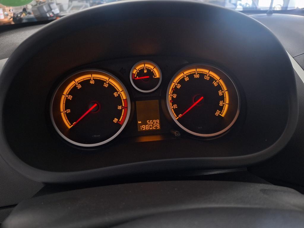 Opel Corsa 1.4-16v enjoy | trekhaak | airco | goed onderhouden |