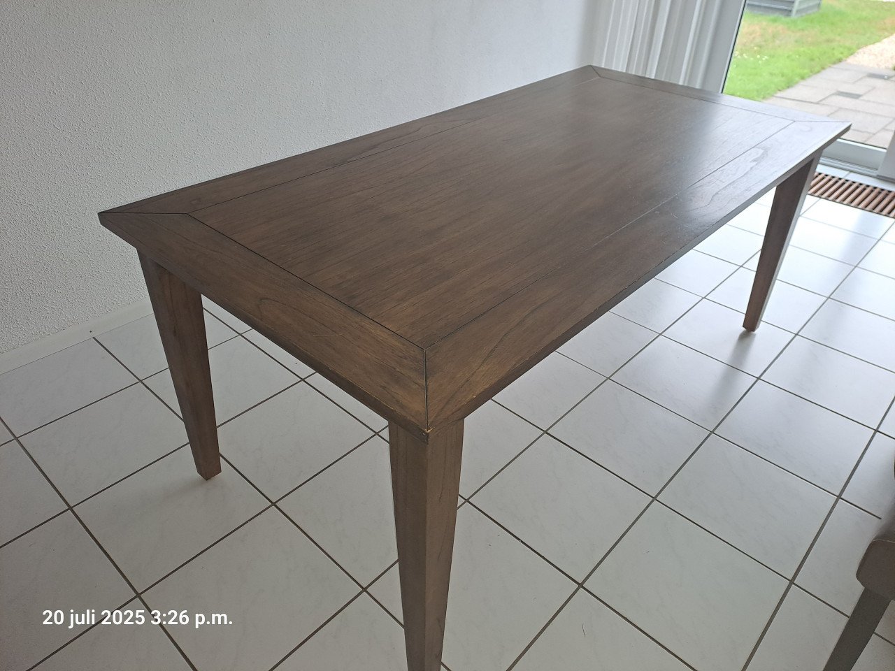 Eetkamertafel.
