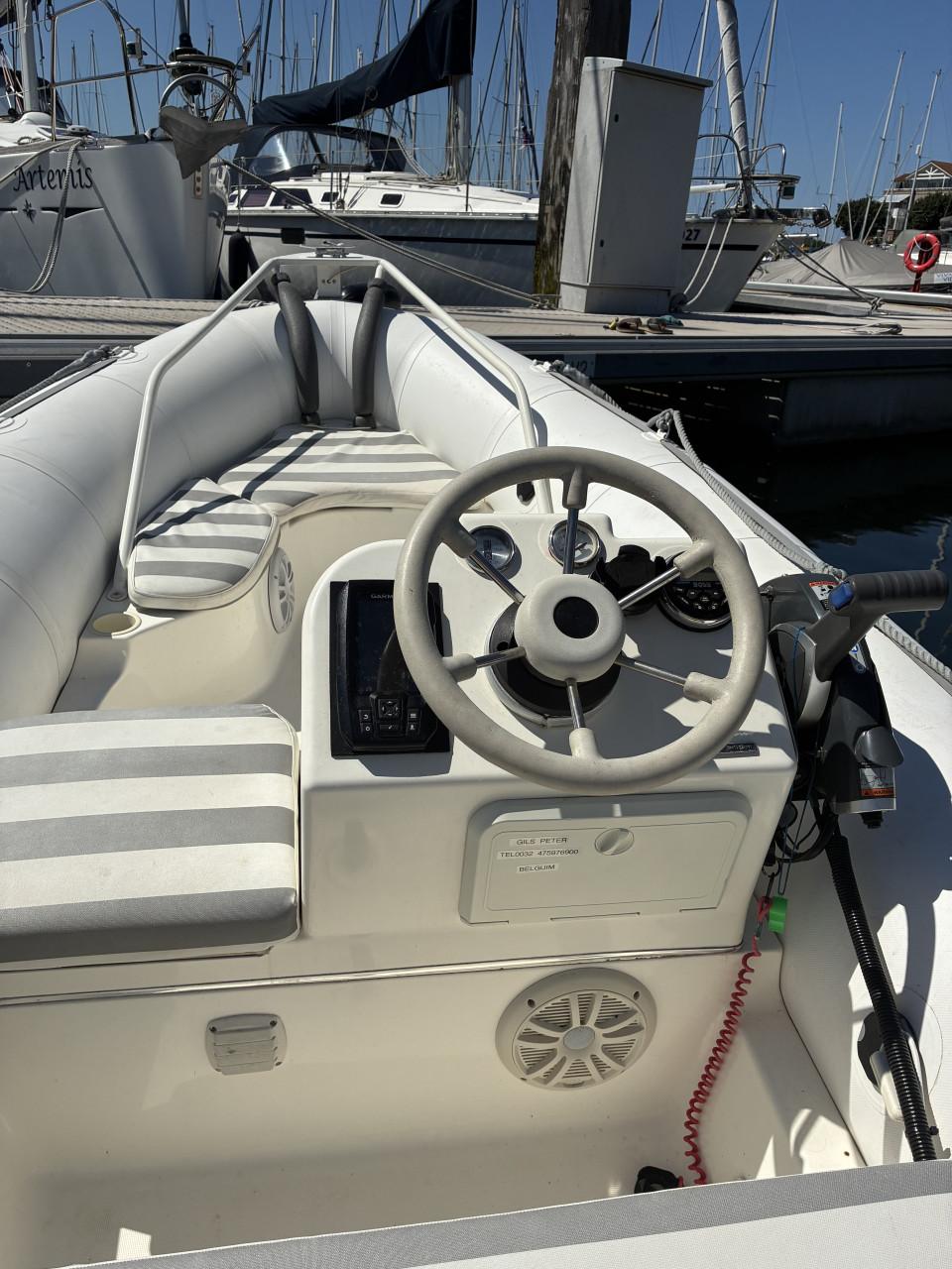 Zodiac yachtline 420 met 40 pk evinrude e-tec en riba trailer