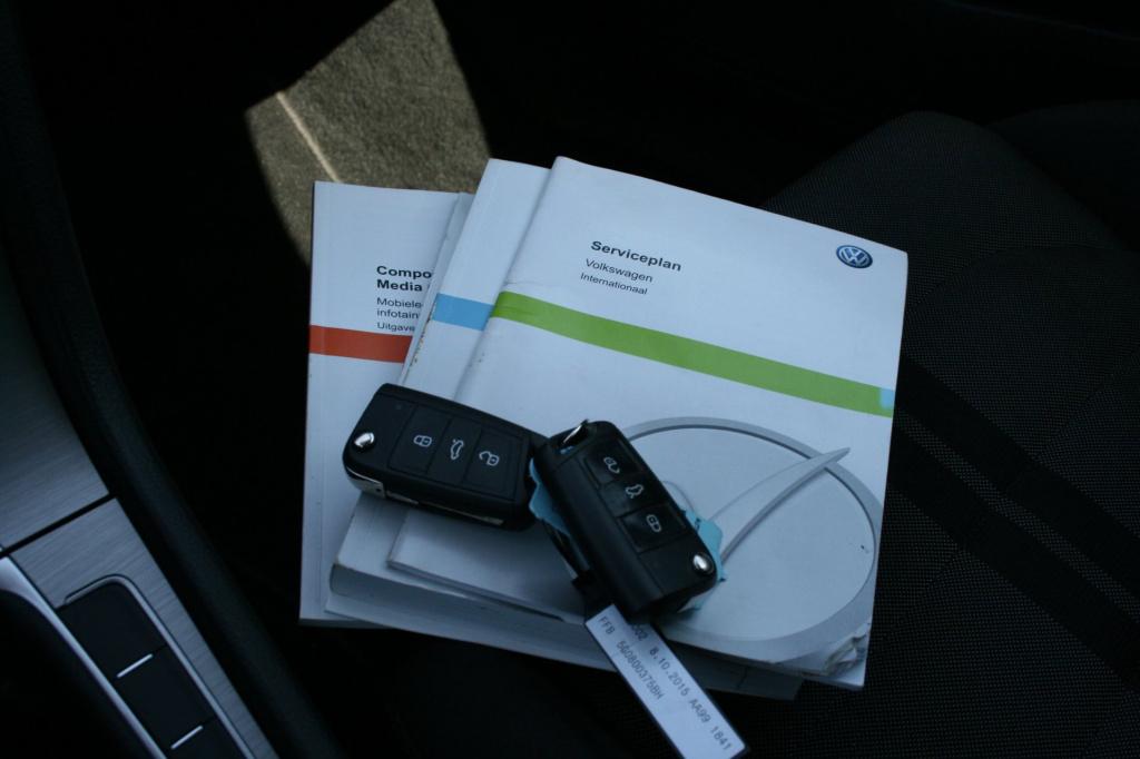 Volkswagen Golf 1.0 tsi business edition connected / navi / camera / led