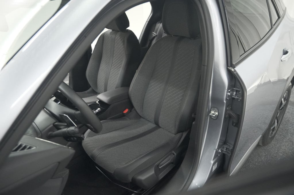 Peugeot 2008 puretech 130 eat8 allure | camera | navigatie | parkeersensore