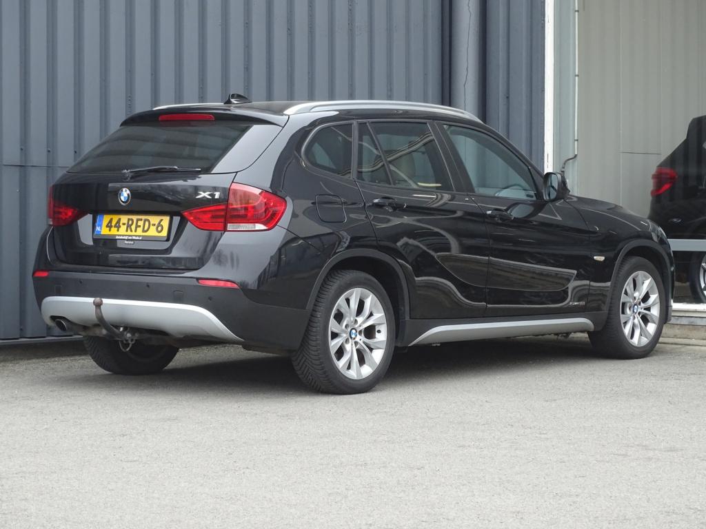 BMW X1 sdrive18i executive automaat | leder | bluetooth