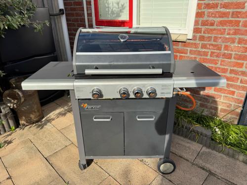 Robuuste Fervor CL310 Gasbarbecue met beschermhoes