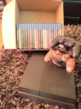 Playstation 4 1TB met 21 spellen en controller