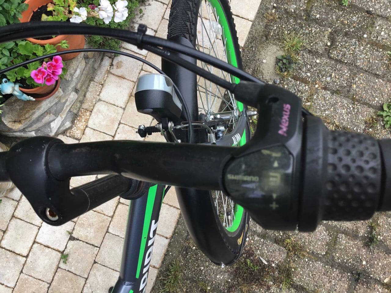 Jongensfiets met 3 versnellingen, handrem, achteruit trap rem,verlichting.