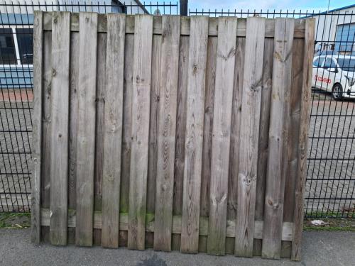 Schuttinscherm en poort