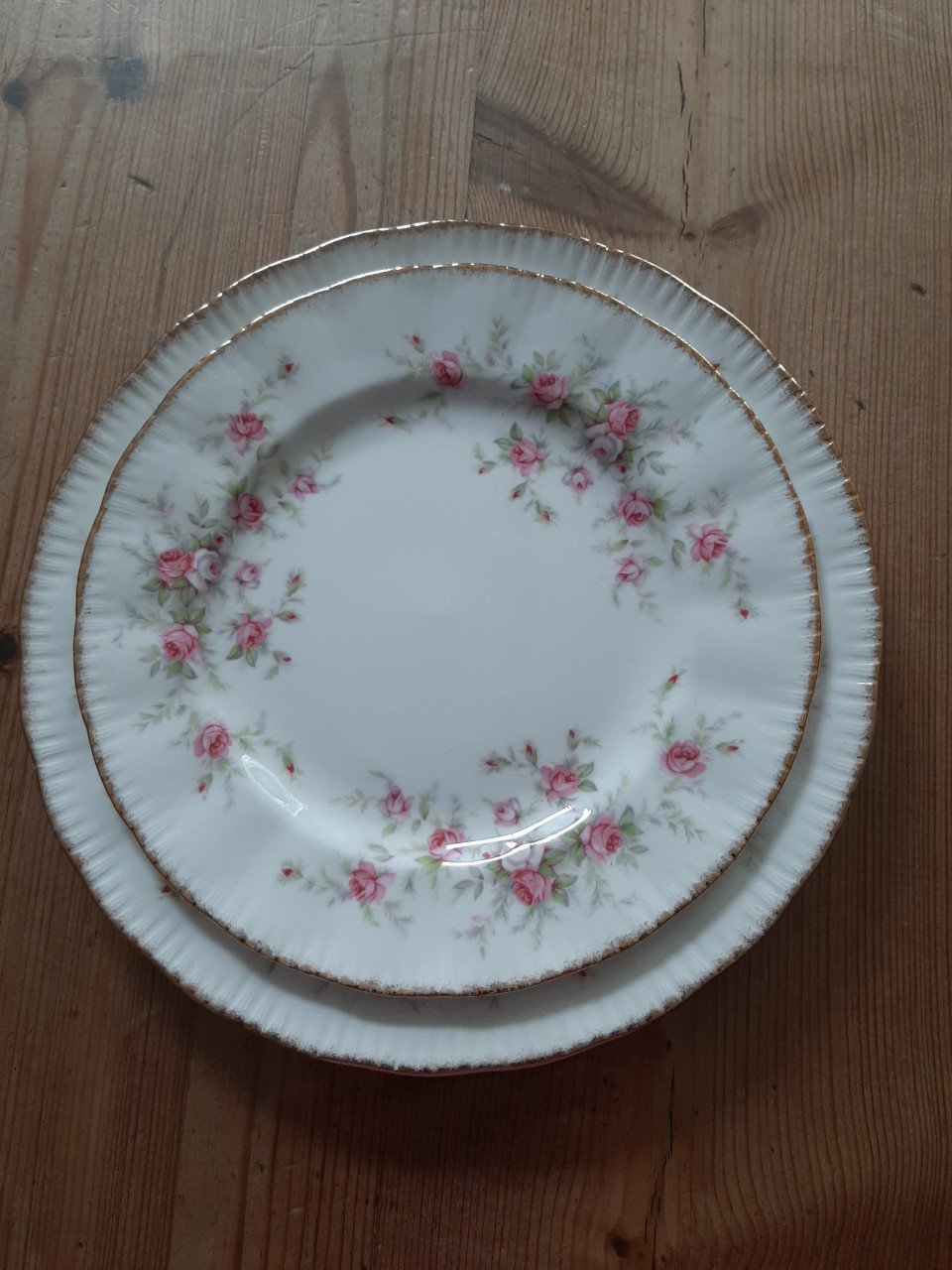 PARAGON VICTORIANA ROSE - 1 BEBAKBORDJE & 1 ONTBIJTBORDJE