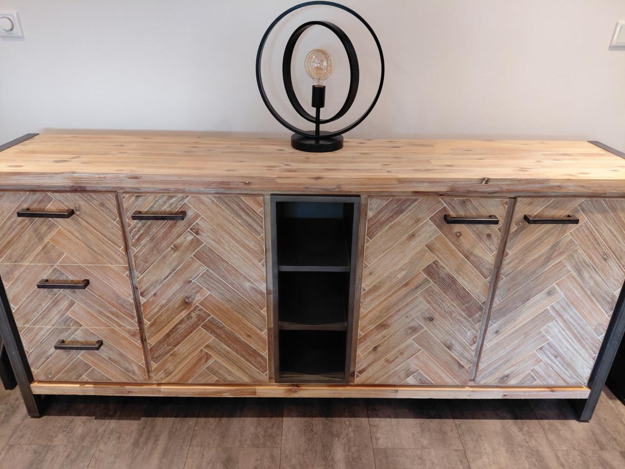 Dressoir, zo goed als nieuw!