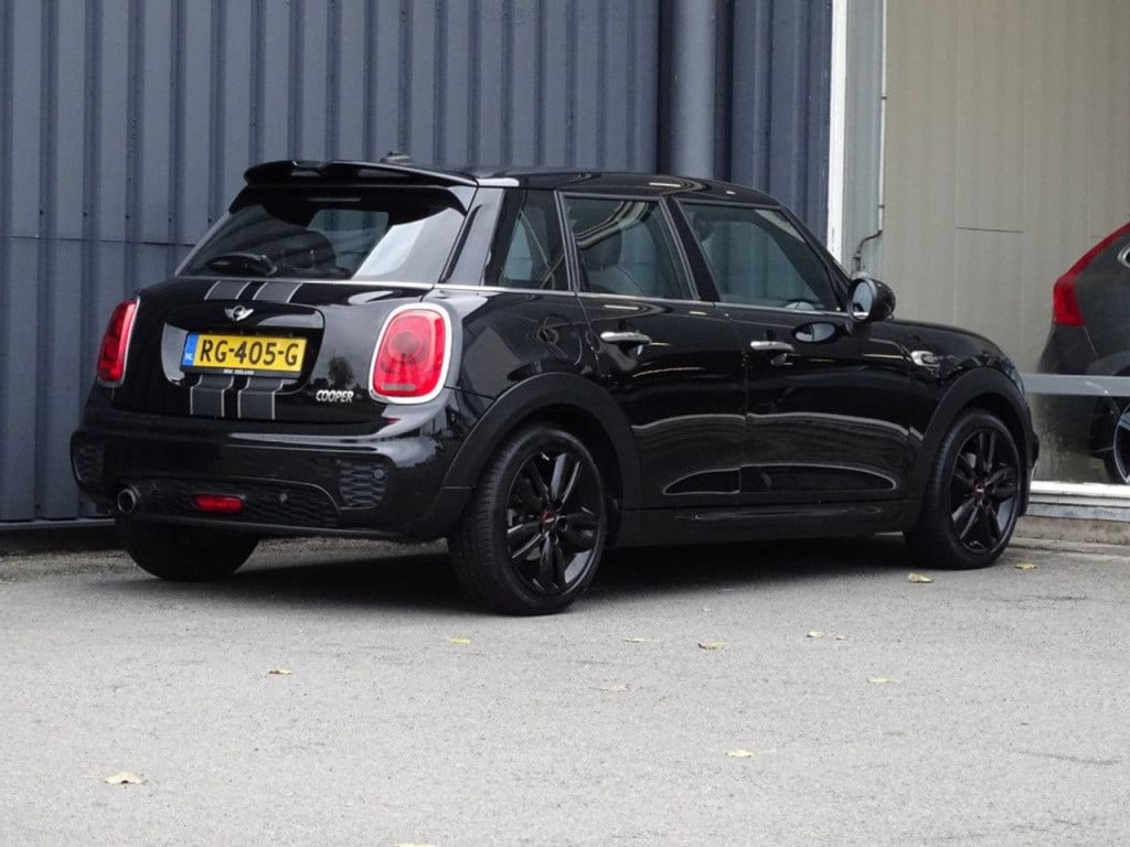 Mini Cooper mini 1.5 serious business automaat | jcw pack | king's cross