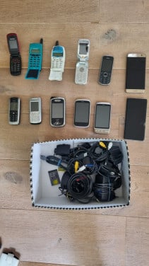 Te koop: telefoons retro.