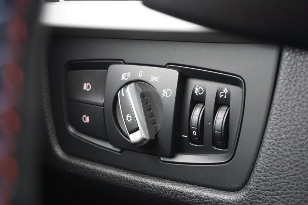 BMW 3-serie 320i automaat - airco / cruise / elektr. ramen / nap